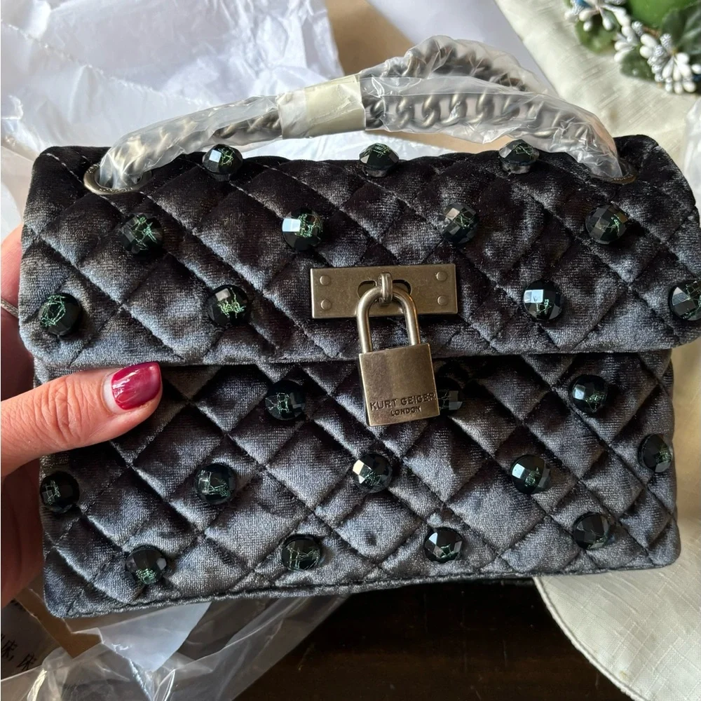 Authentic KURT GEIGER LONDON Velvet magnetic closure convertible Crosby/shoulder - Picture 8 of 16